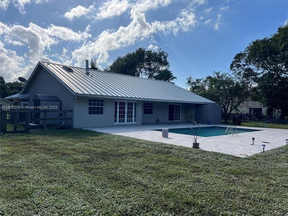 11501 SW 3rd St, Plantation FL 33325