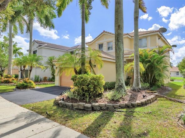 1386 Canary Island Dr, Weston FL 33327
