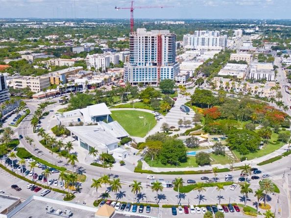 2005 Jefferson St 205, Hollywood FL 33020