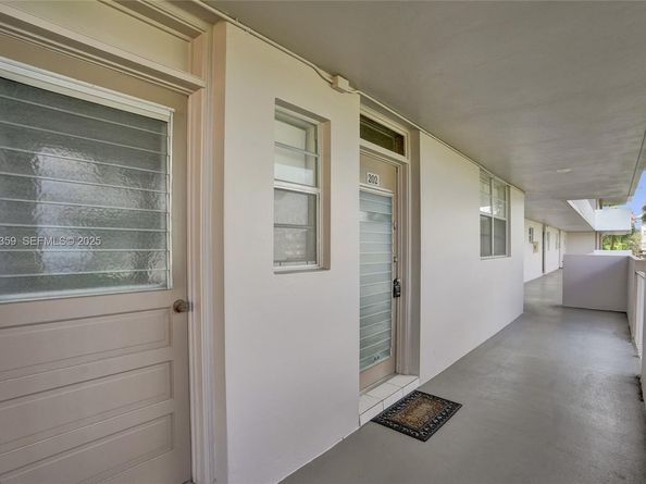 2800 NW 47th Ter 202A, Lauderdale Lakes FL 33313
