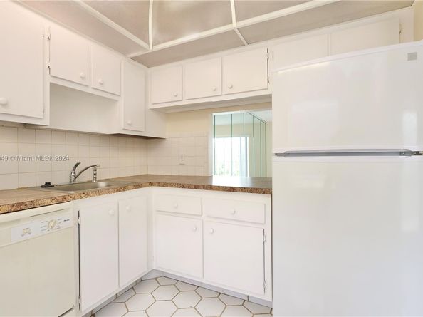 1040 Country Club Dr 404, Margate FL 33063