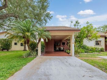 1815 Tamarind Ln