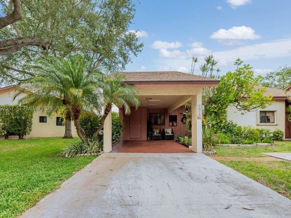 1815 Tamarind Ln, Coconut Creek FL 33063