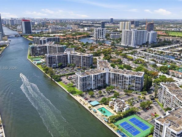 800 Parkview Dr 506, Hallandale Beach FL 33009