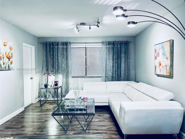 2300 Park Ln 201, Hollywood FL 33021