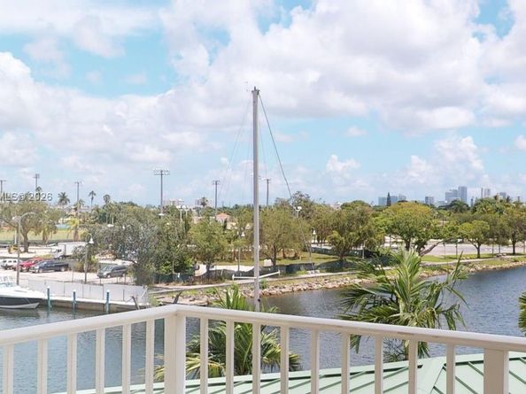 2415 NW 16th St Rd 4101, Miami FL 33125