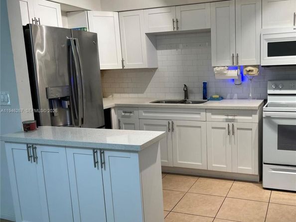 Undisclosed Address #A11946267, Hollywood FL 33020