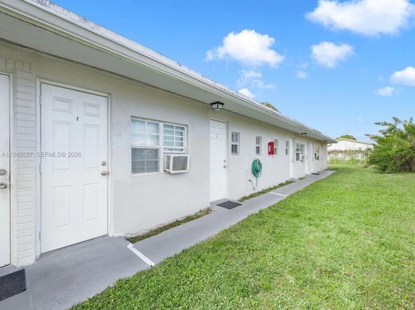 4017 SW 24th St, West Park FL 33023