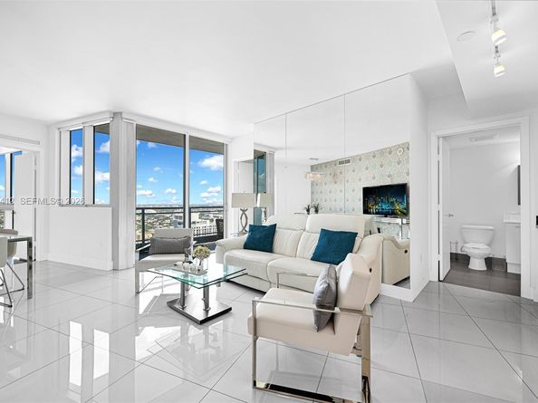 92 SW 3rd St 4806, Miami FL 33130