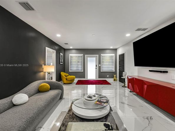 285 NW 45th St, Miami FL 33127