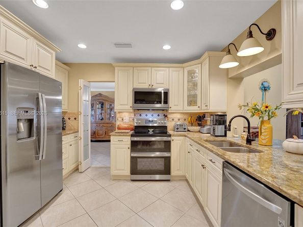 230 SE 4th St, Dania Beach FL 33004