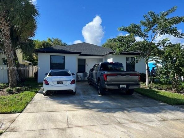 141 W 16th St, Riviera Beach FL 33404