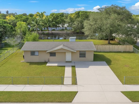 19820 NW 39th Ave, Miami Gardens FL 33055