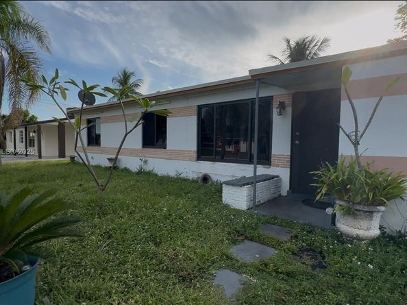 2401 SW 50th Ter, Fort Lauderdale FL 33317