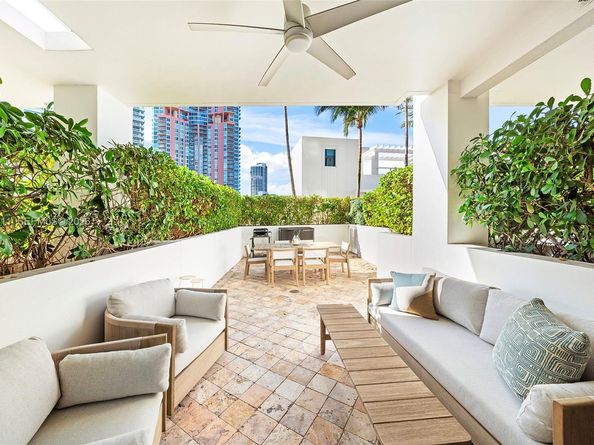 50 S Pointe Dr 509, Miami Beach FL 33139