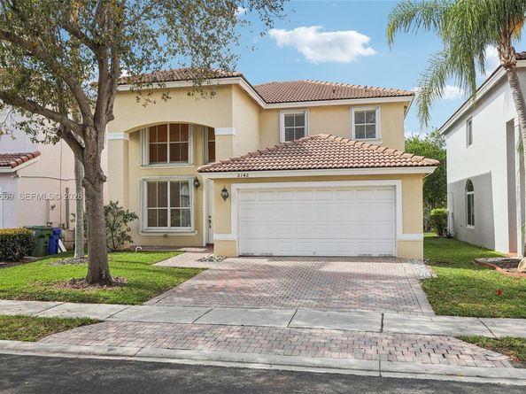 2142 NW 77th Ter, Pembroke Pines FL 33024