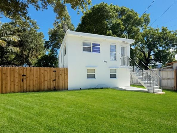 3376 NW 49th St, Miami FL 33142