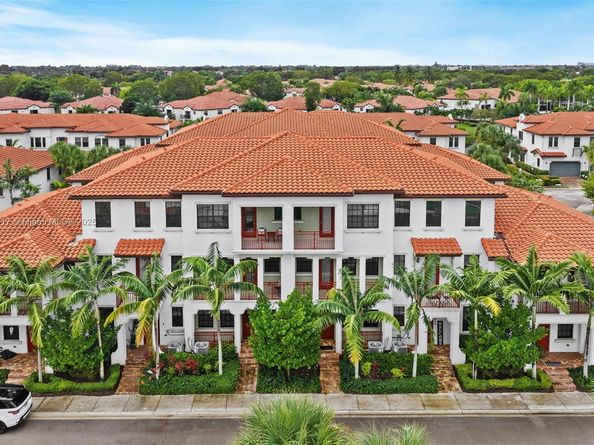 11668 SW 13th Ct, Pembroke Pines FL 33025