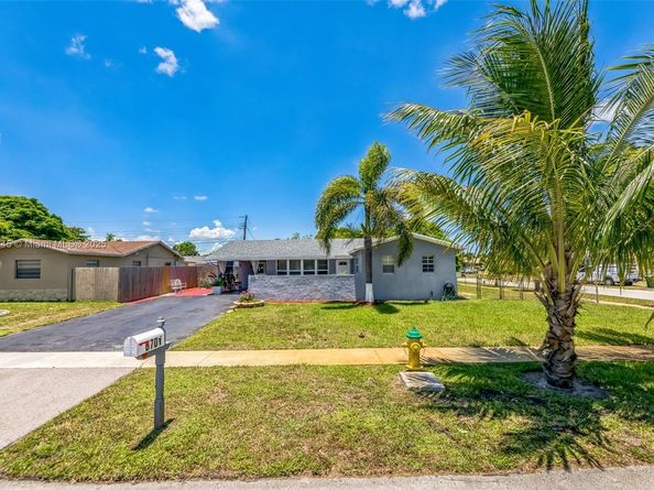 6701 NW 6th St, Margate FL 33063