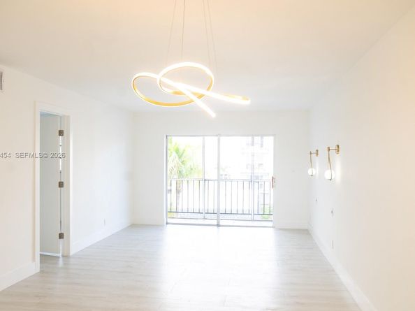 220 SW 9th Ave 306, Hallandale Beach FL 33009