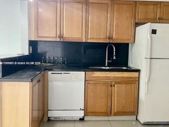 310 SW 10th Ter, Hallandale Beach FL 33009