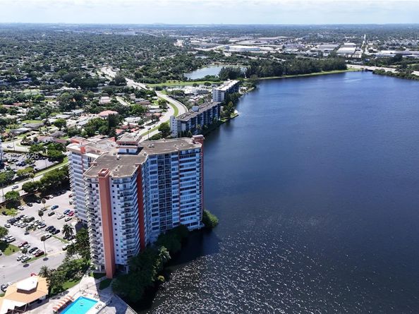 1301 NE Miami Gardens Dr 824W, Miami FL 33179