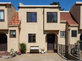 229 E Bellevue Avenue