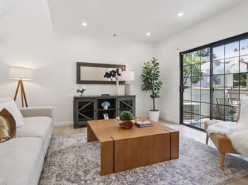767 Loma Verde