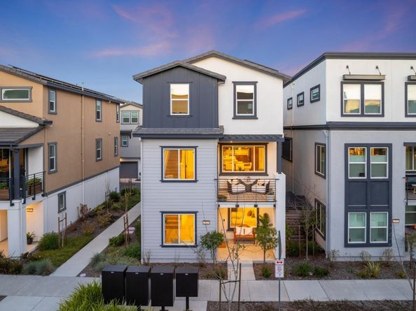 2815 Crusader Street, Alameda CA 94501