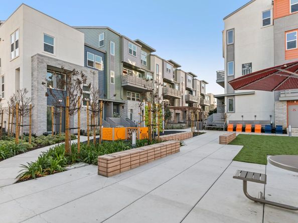 1303 Besra Trail 13, Sunnyvale CA 94087