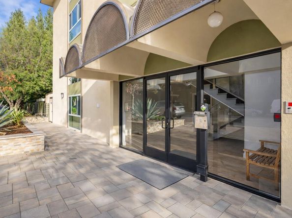 1033 Crestview Drive 216, Mountain View CA 94040