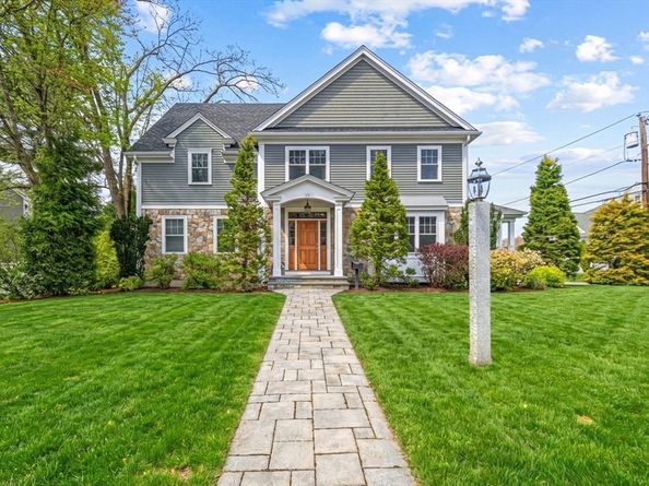 35 Marshall Rd, Wellesley MA 02482