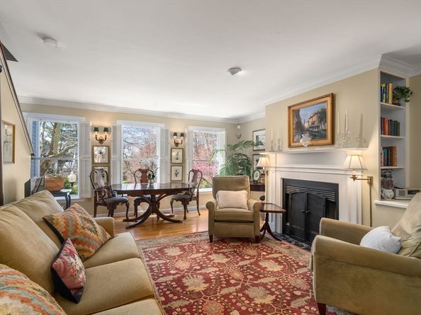 99 Anderer Ln 8, Boston MA 02132