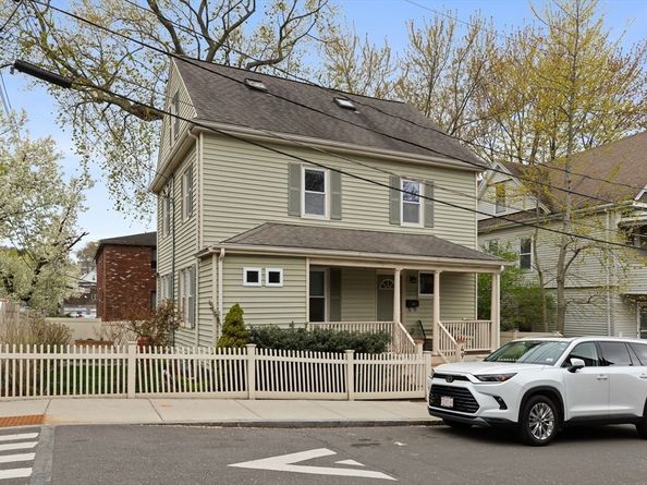 49 Princeton St 1, Somerville MA 02144