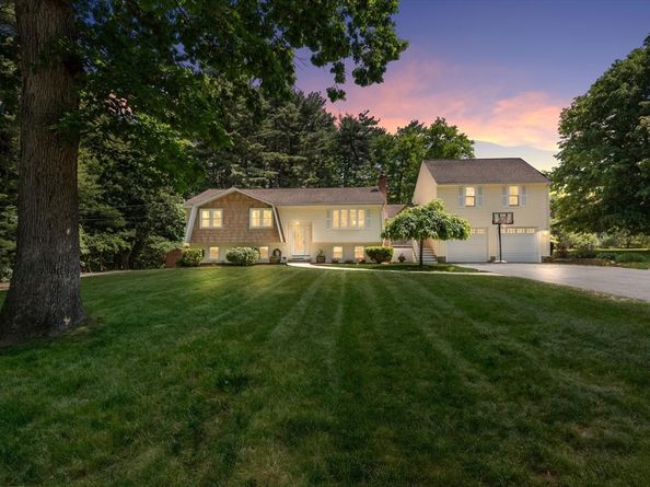 12 Albion Road, Billerica MA 01821