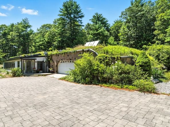 182 County Rd, Plympton MA 02367
