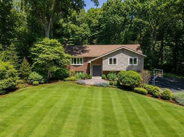 13 Aqueduct Rd, Natick MA 01760