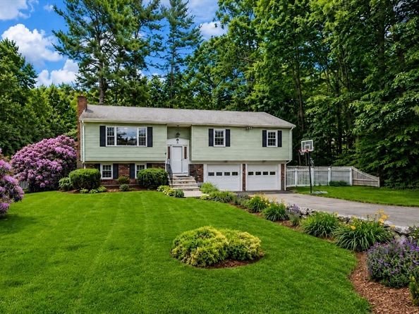 9 Lakeshore Dr, Norfolk MA 02056