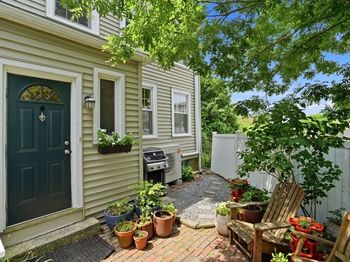 4 Short Street Pl