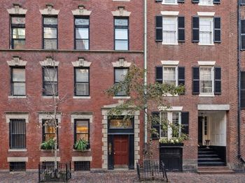 84 Myrtle St