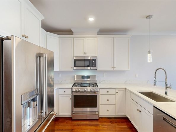 87 Medford St 215, Medford MA 02155