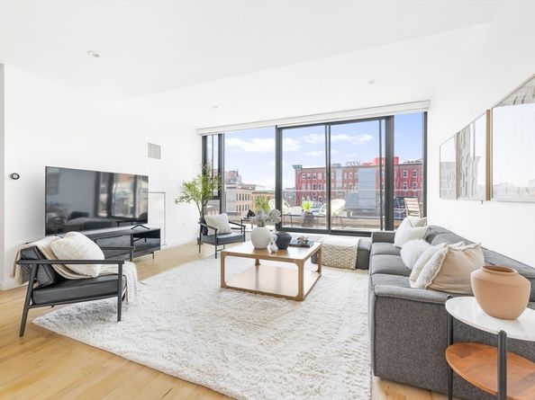 346 Congress St 703, Boston MA 02210