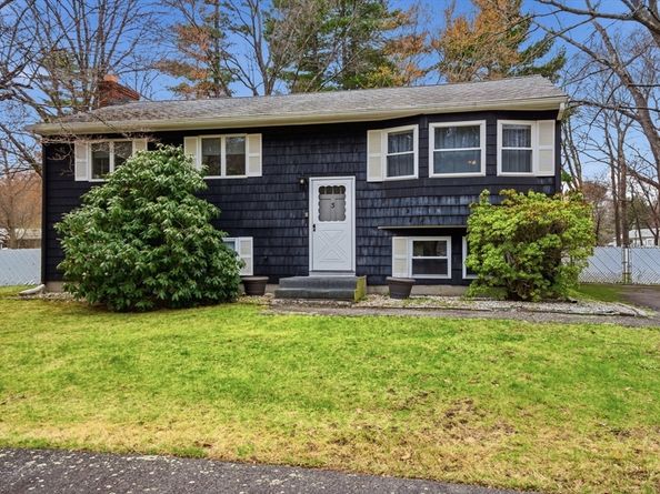 3 Hills Rd, Middleton MA 01949