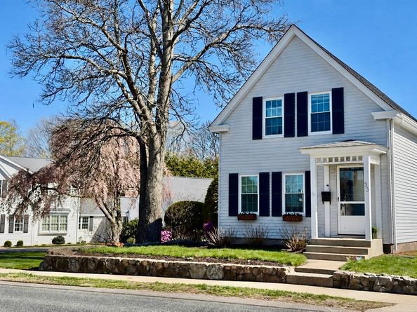 33 Pleasant St, Hopkinton MA 01748