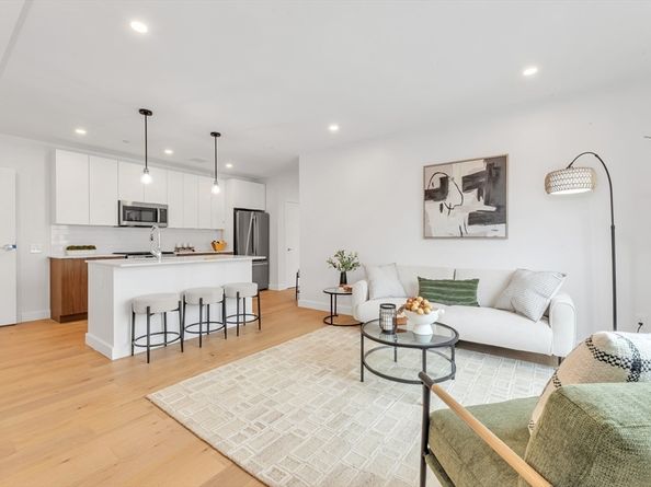 3992 Washington St 302, Boston MA 02131