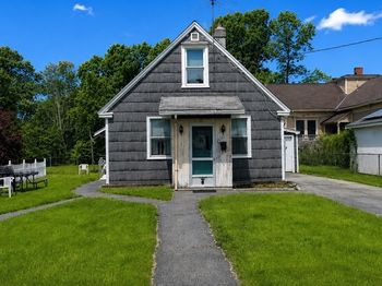 8 River Ave