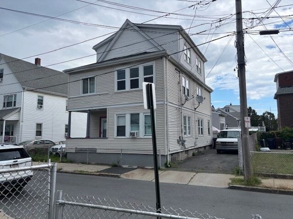 19 Heath St, Everett MA 02149