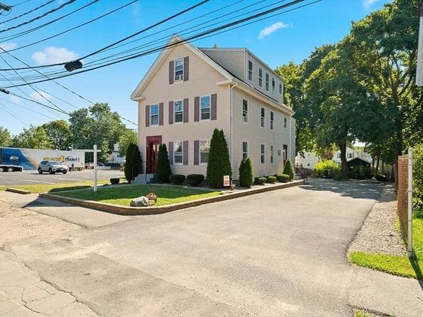 2 Clifford St, Middleboro MA 02346