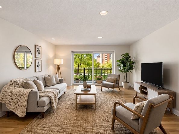 15 Francis St 16, Brookline MA 02446