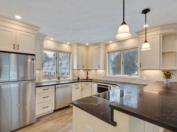 801 Sherwood Forest Ln 801, Saugus MA 01906